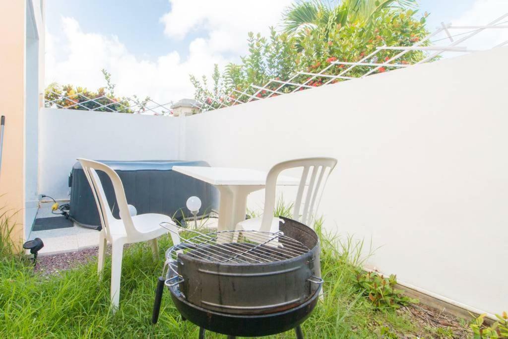 Superbe Studio Avec Jacuzzi Prive Appartement Sainte-Anne Buitenkant foto