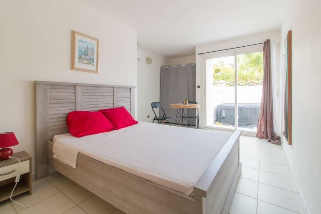 Superbe Studio Avec Jacuzzi Prive Appartement Sainte-Anne Buitenkant foto